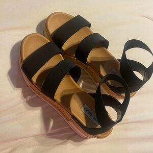 Steve Madden Black and Tan Minimalist Sandals
